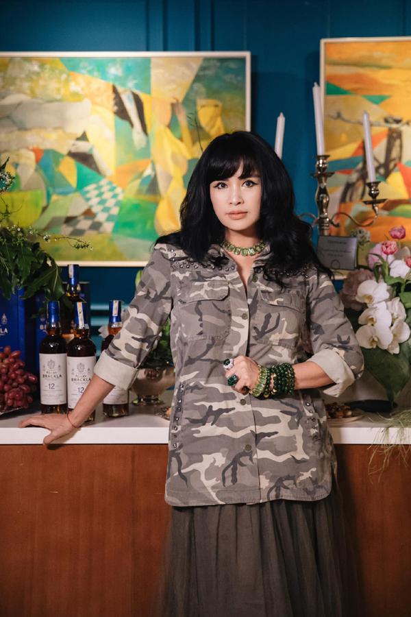 NSND Thanh Lam tình tứ bên chồng bác sĩ, sắc vóc đẹp như thế nào mà khán giả khen hết lời?-6