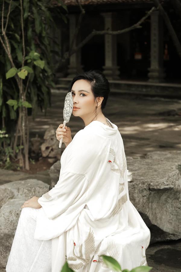 NSND Thanh Lam tình tứ bên chồng bác sĩ, sắc vóc đẹp như thế nào mà khán giả khen hết lời?-8