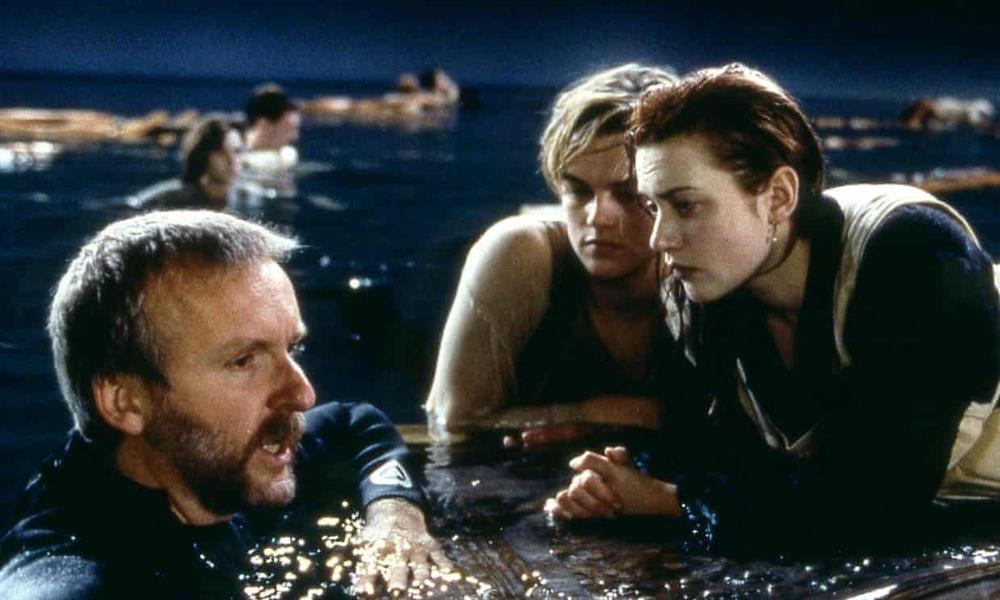 Cảnh cửa gỗ gây tranh cãi trong phim Titanic đạt mức giá khủng-1