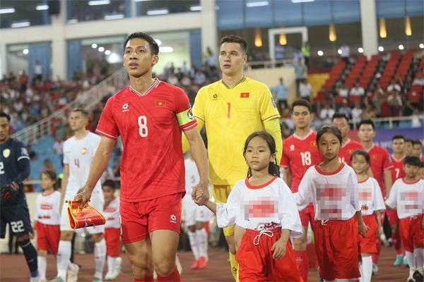 Đội trưởng Hùng Dũng nói gì khi HLV Troussier chia tay tuyển Việt Nam?-1