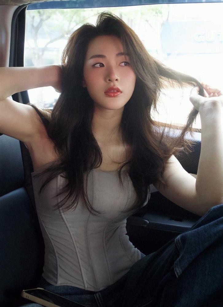 Lưu Diệc Phi phiên bản Việt mặc áo bra mỏng manh tôn làn da trắng ngần-6