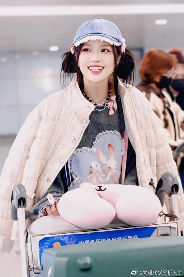 Hình ảnh Suni Hạ Linh khi ghi hình Đạp Gió tại Trung Quốc gây chú ý-3