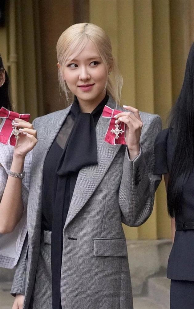 Trang phục kiểu business-core đang là xu hướng được nhiều chị em ưa thích-2