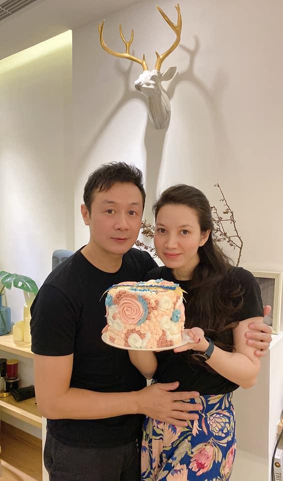 Hôn nhân hơn 1 thập kỷ MC Anh Tuấn và vợ 2 kém 14 tuổi: Con gái mới tròn 1 tuổi, vợ trẻ thân thiết với con riêng-5