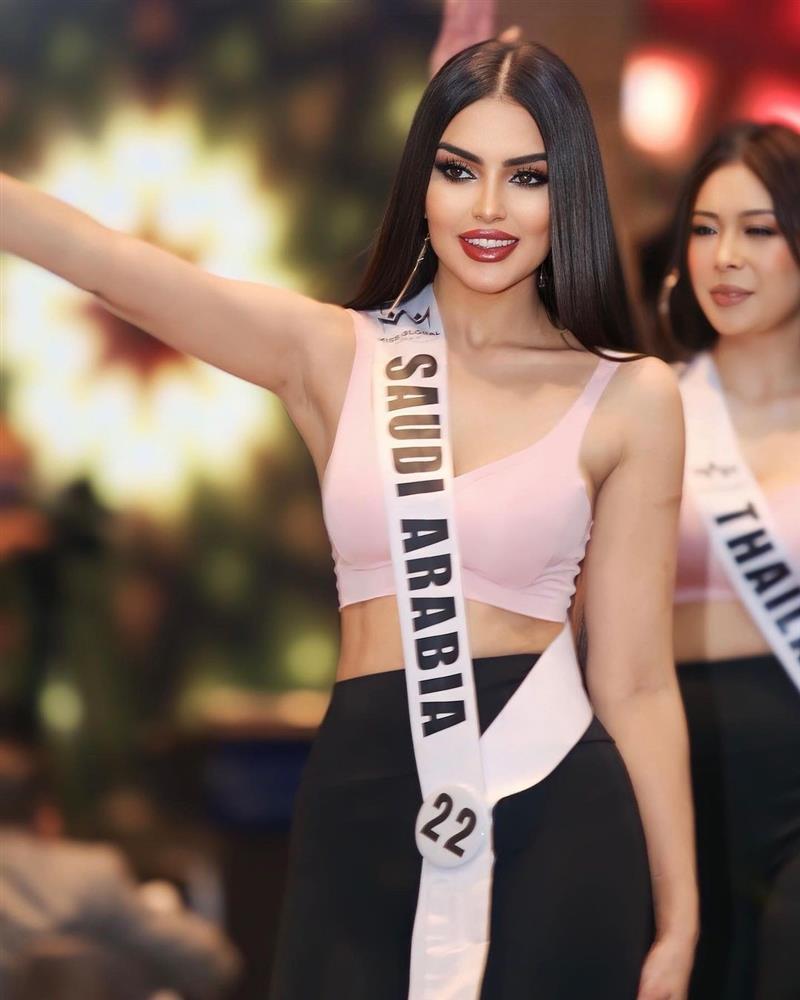 Nhan sắc gây tranh cãi của người đẹp Saudi Arabia đầu tiên thi Hoa hậu Hoàn vũ-7