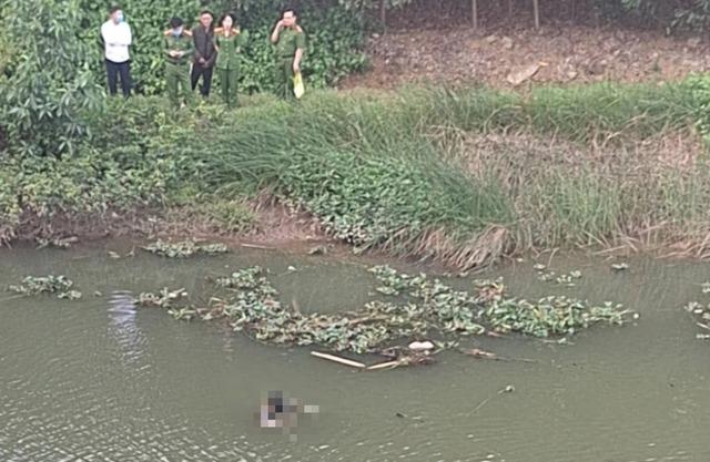 Phát hiện thi thể nam giới bị phân hủy trôi trên sông-1