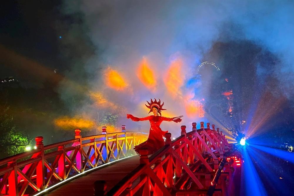 Khách Hà Nội hụt hẫng vì trải nghiệm tour đêm đền Ngọc Sơn quá chóng vánh-3