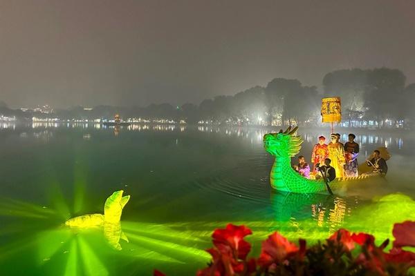 Bi hài tour giá rẻ Trung Quốc: Ăn cơm sinh viên, bị bỏ bom ở sân bay-5