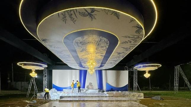 Lễ đường ngập hoa tươi trong rạp cưới rộng 2.000 m2 của Quang Hải và Chu Thanh Huyền-2