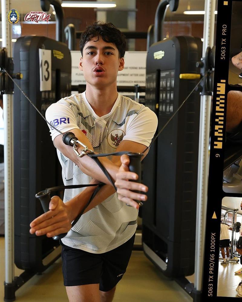 Dàn cầu thủ nhập tịch, cao trên 1,85m của đội tuyển Indonesia-10