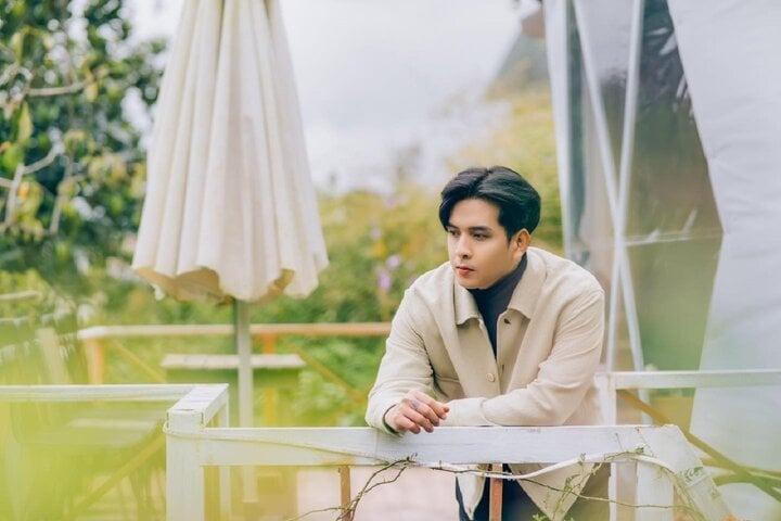 Hồ Quang Hiếu dán tờ rơi lên cột điện, ra bến xe giới thiệu album của bản thân-2