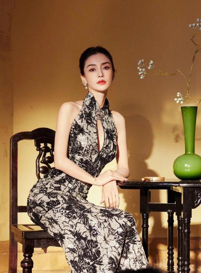 Bất chấp khoảng cách tuổi tác, Angelababy lấn át nhan sắc của đàn em Dương Siêu Việt-4