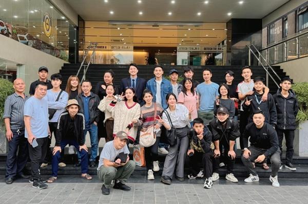 Vẻ lãng tử đời thực của nam diễn viên Việt kiều CH Séc vừa gia nhập vũ trụ VFC-1