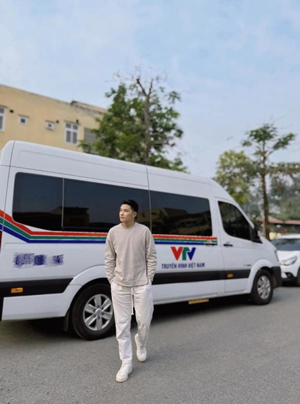 Vẻ lãng tử đời thực của nam diễn viên Việt kiều CH Séc vừa gia nhập vũ trụ VFC-3