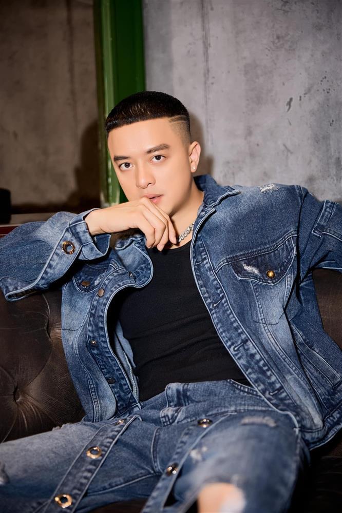 Cao Thái Sơn hát khi bế con, tập gym, chạy bộ để bền bỉ, sung sức lúc đi diễn-1