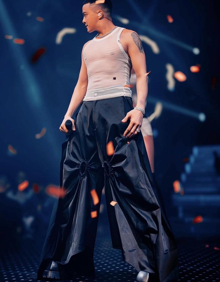 Cao Thái Sơn hát khi bế con, tập gym, chạy bộ để bền bỉ, sung sức lúc đi diễn-2