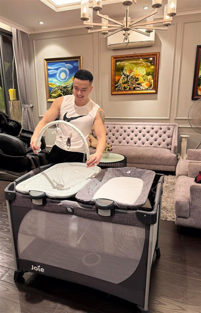 Cao Thái Sơn hát khi bế con, tập gym, chạy bộ để bền bỉ, sung sức lúc đi diễn-6