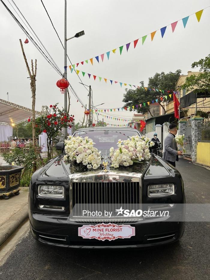 Ngắm xe dâu Rolls-Royce hàng chục tỷ đồng của cầu thủ Quang Hải-1