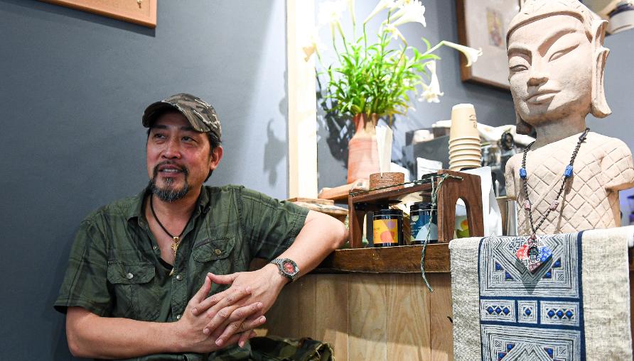 NSƯT Hồ Phong - Trùm phản diện trên màn ảnh: U60 làm ông bố bỉm sữa, hôn nhân đáng ngưỡng mộ cùng vợ và 4 con-1