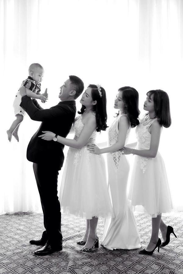 NSƯT Hồ Phong - Trùm phản diện trên màn ảnh: U60 làm ông bố bỉm sữa, hôn nhân đáng ngưỡng mộ cùng vợ và 4 con-3