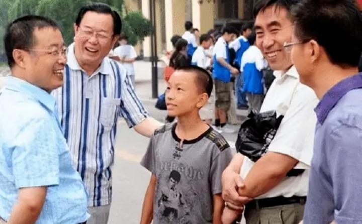 Cuộc đời tuột dốc của thần đồng 2 tuổi đọc thơ lưu loát, 13 tuổi vào đại học-2