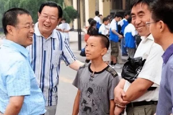 Nam sinh 12 tuổi đỗ đại học, 12 năm sau thành giảng viên dạy Toán-3