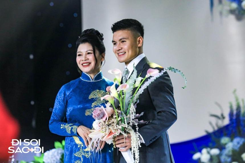 Quang Hải bảnh bao như tổng tài, được mẹ chăm chút trước khi lên đường đi đón dâu-4