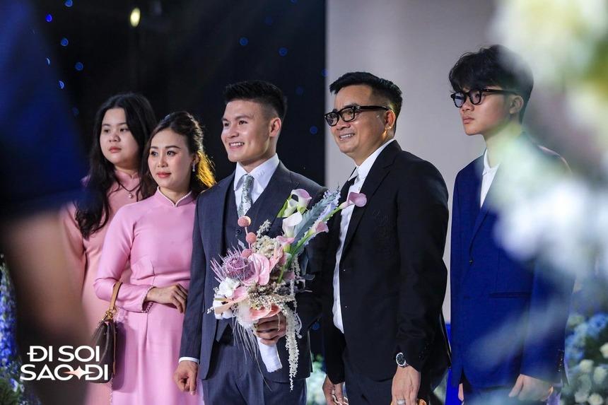 Quang Hải bảnh bao như tổng tài, được mẹ chăm chút trước khi lên đường đi đón dâu-5