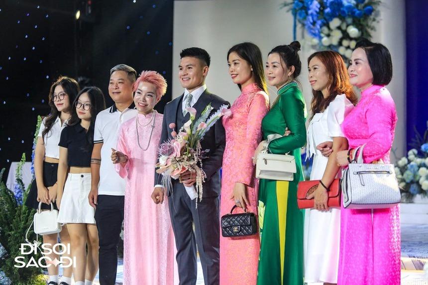 Quang Hải bảnh bao như tổng tài, được mẹ chăm chút trước khi lên đường đi đón dâu-6