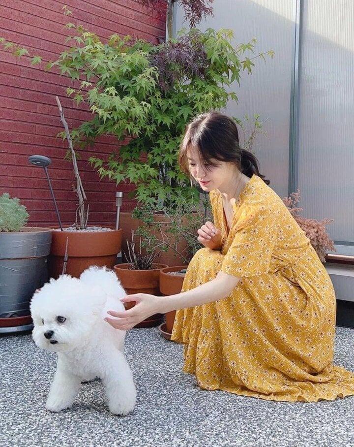 4 kiểu váy liền giúp phụ nữ trên 40 trẻ ra vài tuổi-2