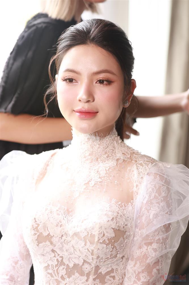 Cô dâu Chu Thanh Huyền đẹp rạng ngời chờ Quang Hải đón về dinh-4