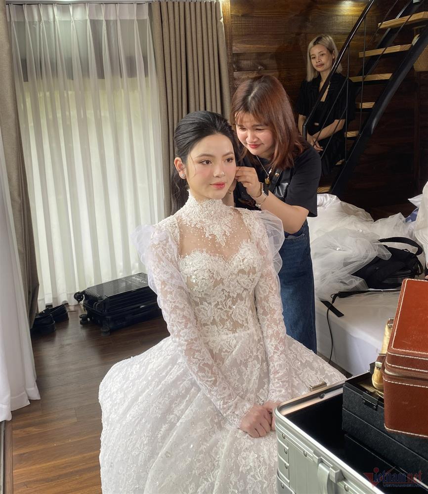 Cô dâu Chu Thanh Huyền đẹp rạng ngời chờ Quang Hải đón về dinh-8