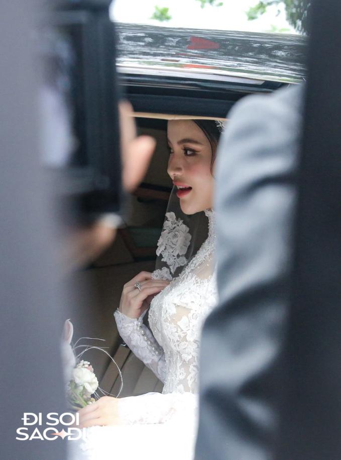 Quang Hải có hành động tinh tế với Chu Thanh Huyền ở đám cưới, biểu cảm căng thẳng trước họ nhà gái-10