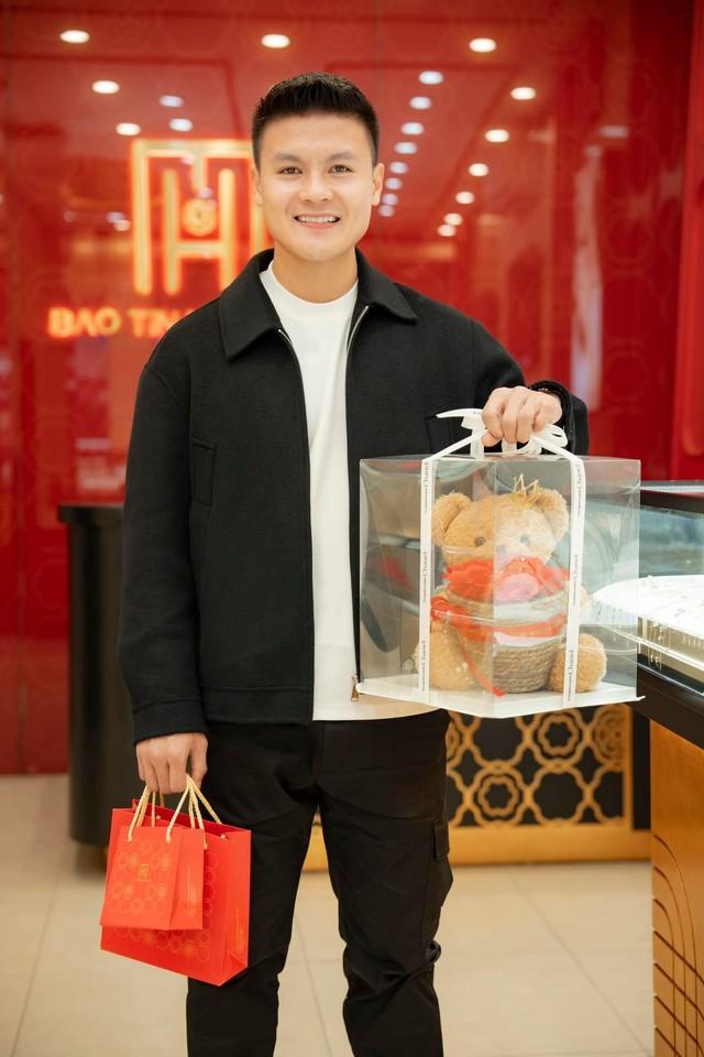 Sau khi về chung nhà, khối tài sản kếch xù của Quang Hải và Chu Thanh Huyền khủng cỡ nào?-5