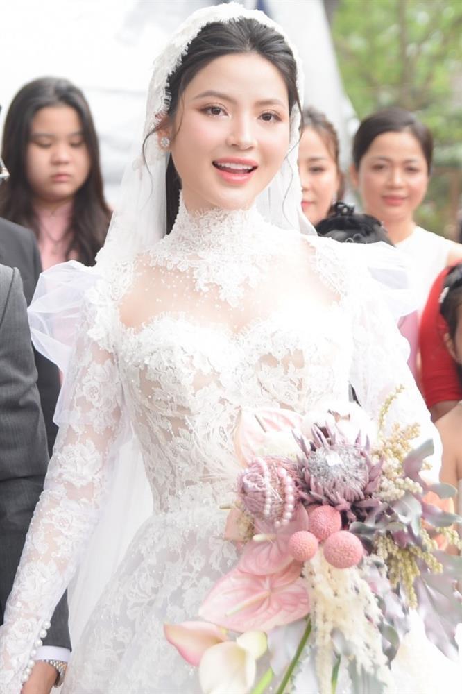 Cận nhan sắc cô dâu Chu Thanh Huyền-2