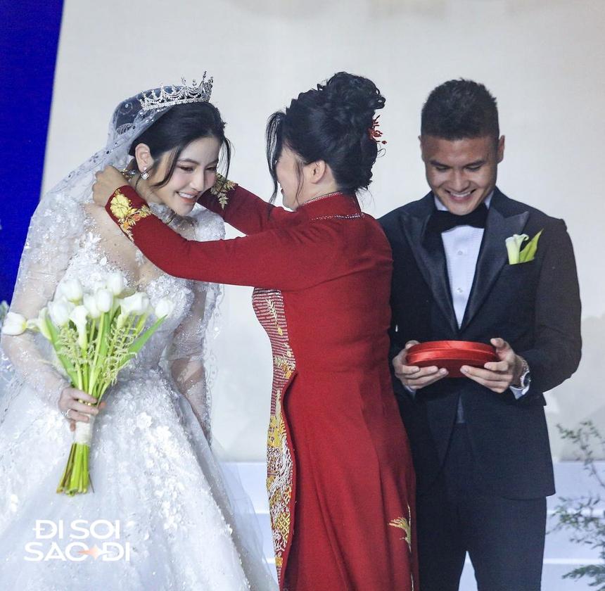 Toàn cảnh đám cưới Quang Hải: Dâu xinh rể xịn, ấn tượng nhất chuyện mẹ chồng - nàng dâu-10