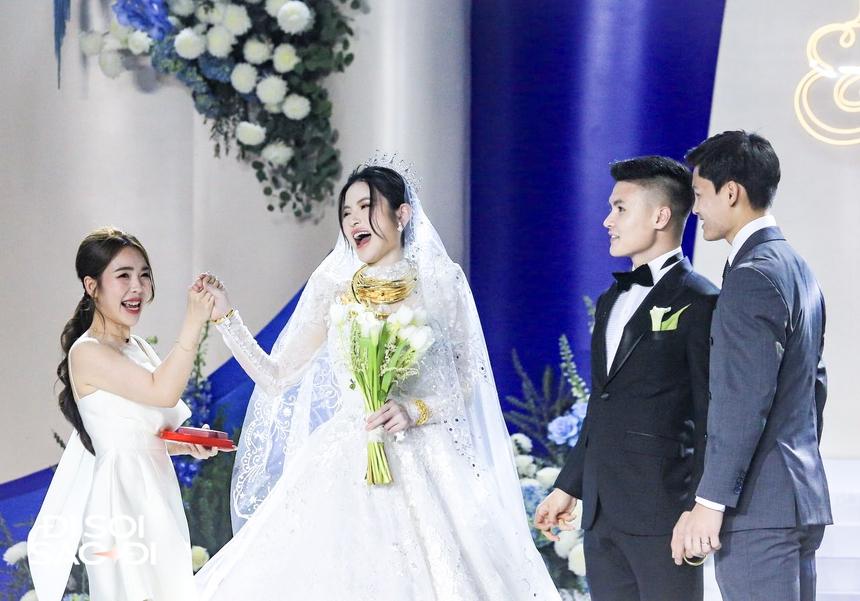 Toàn cảnh đám cưới Quang Hải: Dâu xinh rể xịn, ấn tượng nhất chuyện mẹ chồng - nàng dâu-13