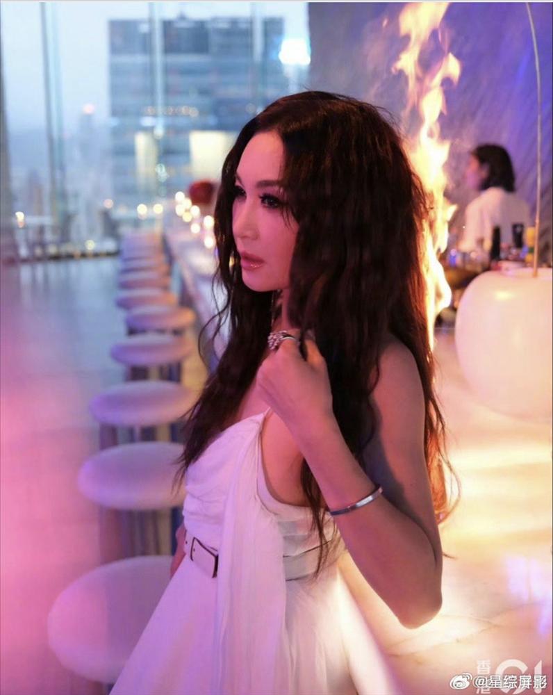 Ôn Bích Hà bị lửa bén cháy tóc-3