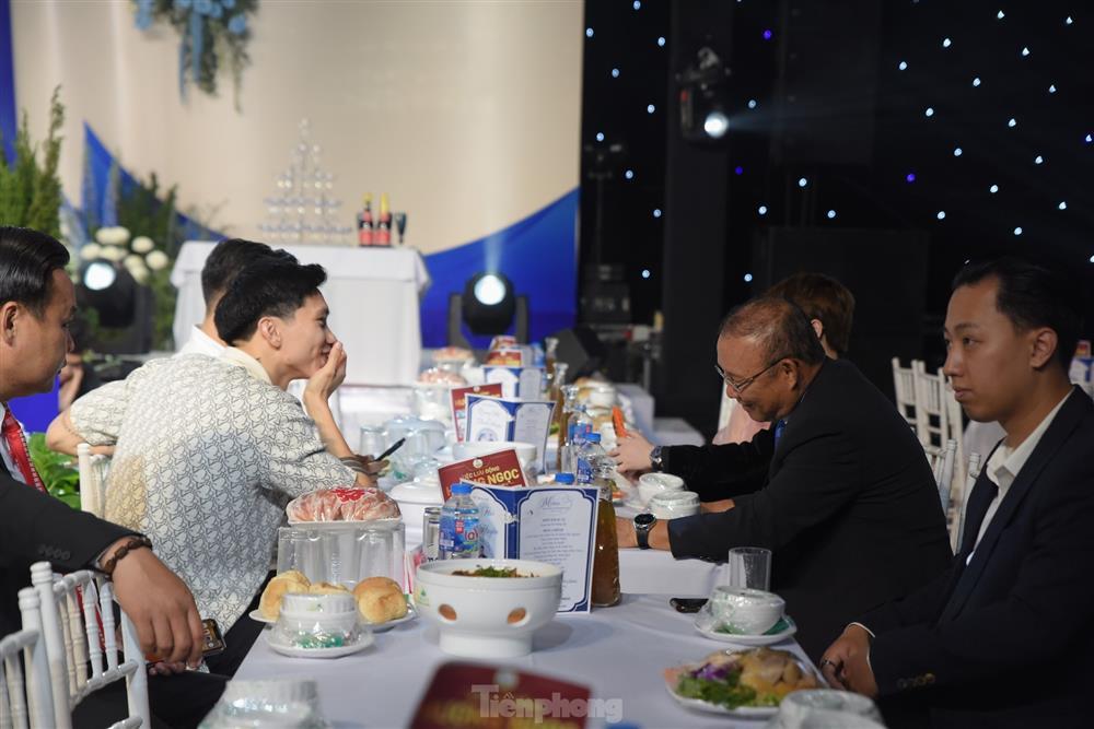 HLV Park Hang-seo dự đám cưới Quang Hải - Chu Thanh Huyền-12