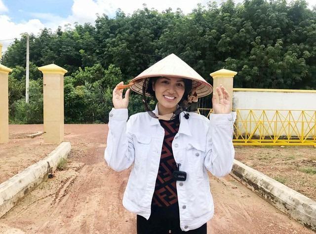 Hoa hậu đông con nhất Việt Nam rời showbiz sau biến cố, U40 sống an yên ở nông trại 10ha-7