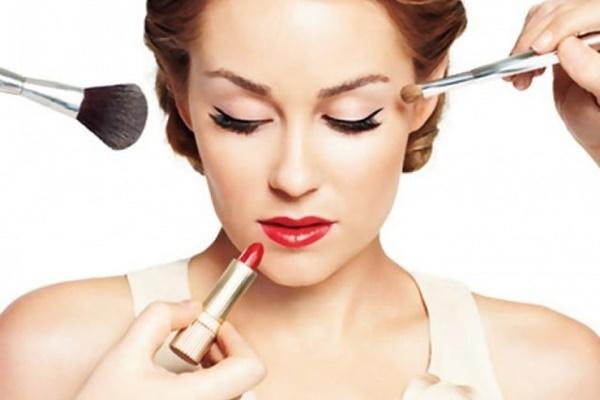 Kiểu trang điểm búp bê sứ độc lạ đang là mốt-1