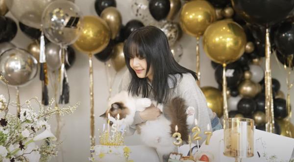 Lisa (BlackPink) khoe nhà, siêu xe-5