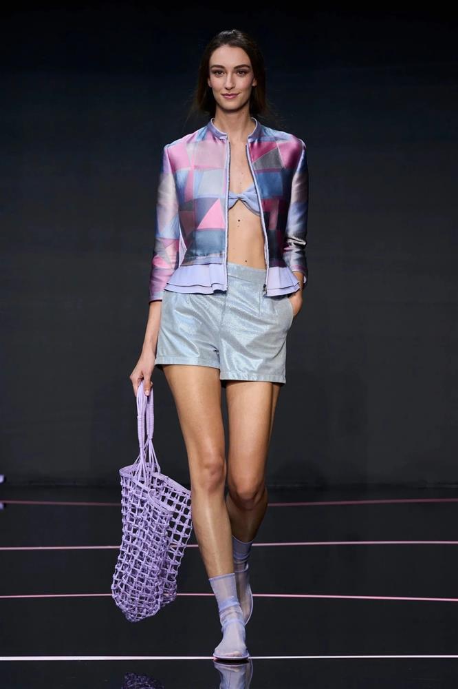 Mẫu quần giúp phụ nữ tôn dáng gợi cảm, không thể thiếu khi trời nóng-4