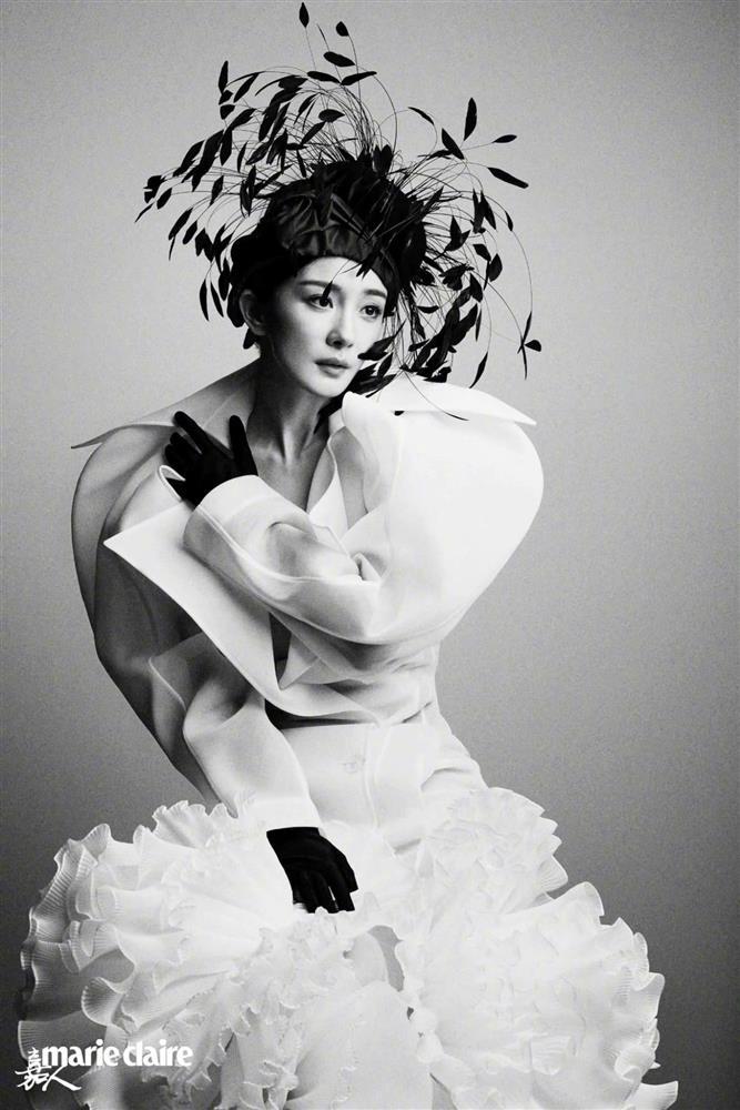 Dương Mịch chứng minh đẳng cấp thời trang, cân được mọi tạo hình trên tạp chí-5