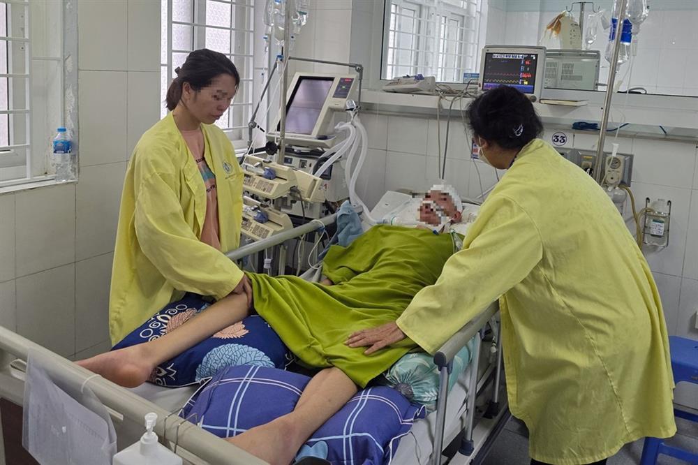 Nam sinh lớp 8 bị đánh chết não: Người mẹ mong chờ phép màu-1