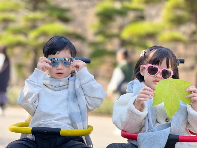 Thời trang mẹ con sao Việt: Hoa hậu Đặng Thu Thảo và con gái giản dị mà vẫn sang trọng-8