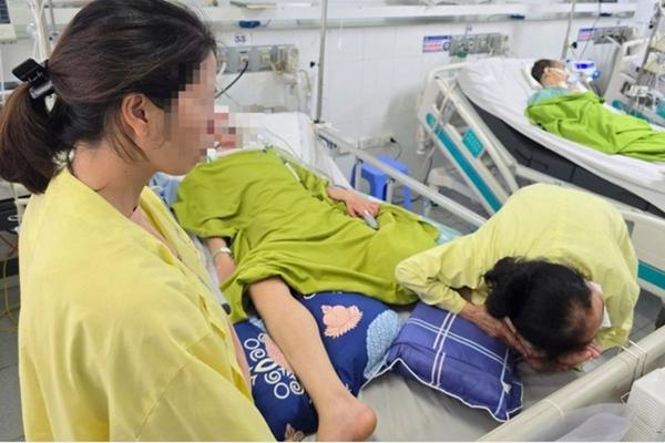 Phẫn nộ clip người đàn ông đánh đập bé trai dã man, nhốt trong lồng sắt sau xe ba gác-3