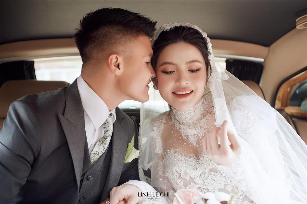 Chu Thanh Huyền thay 4 mẫu váy cúp ngực trong ngày cưới Quang Hải-3