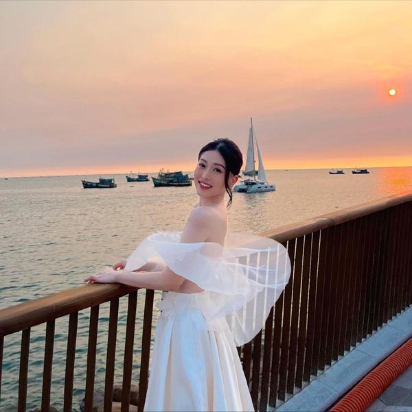 Rộ clip Á hậu Phương Nga cọc với chồng, khán giả lại chú ý đến nhan sắc nữ chính-6