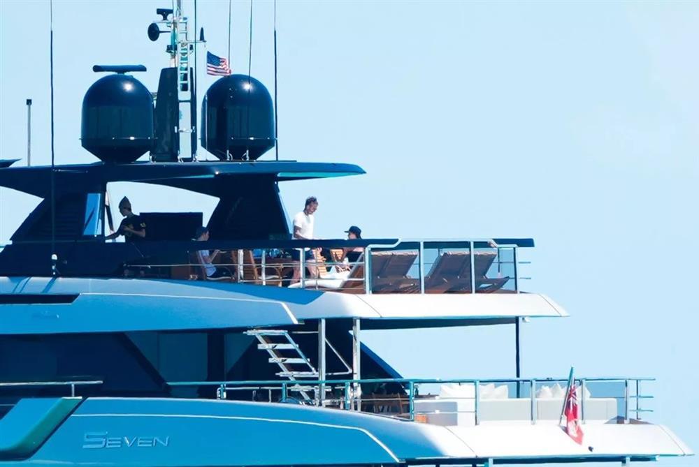 Vợ chồng Beckham nghỉ dưỡng trên du thuyền 500 tỷ-2